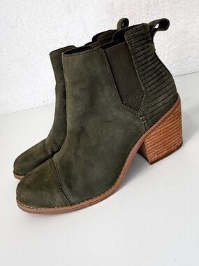 TOMS Olive Green Chelsea Ankle Boots Block Heel Suede Size 6.5 comfortable
